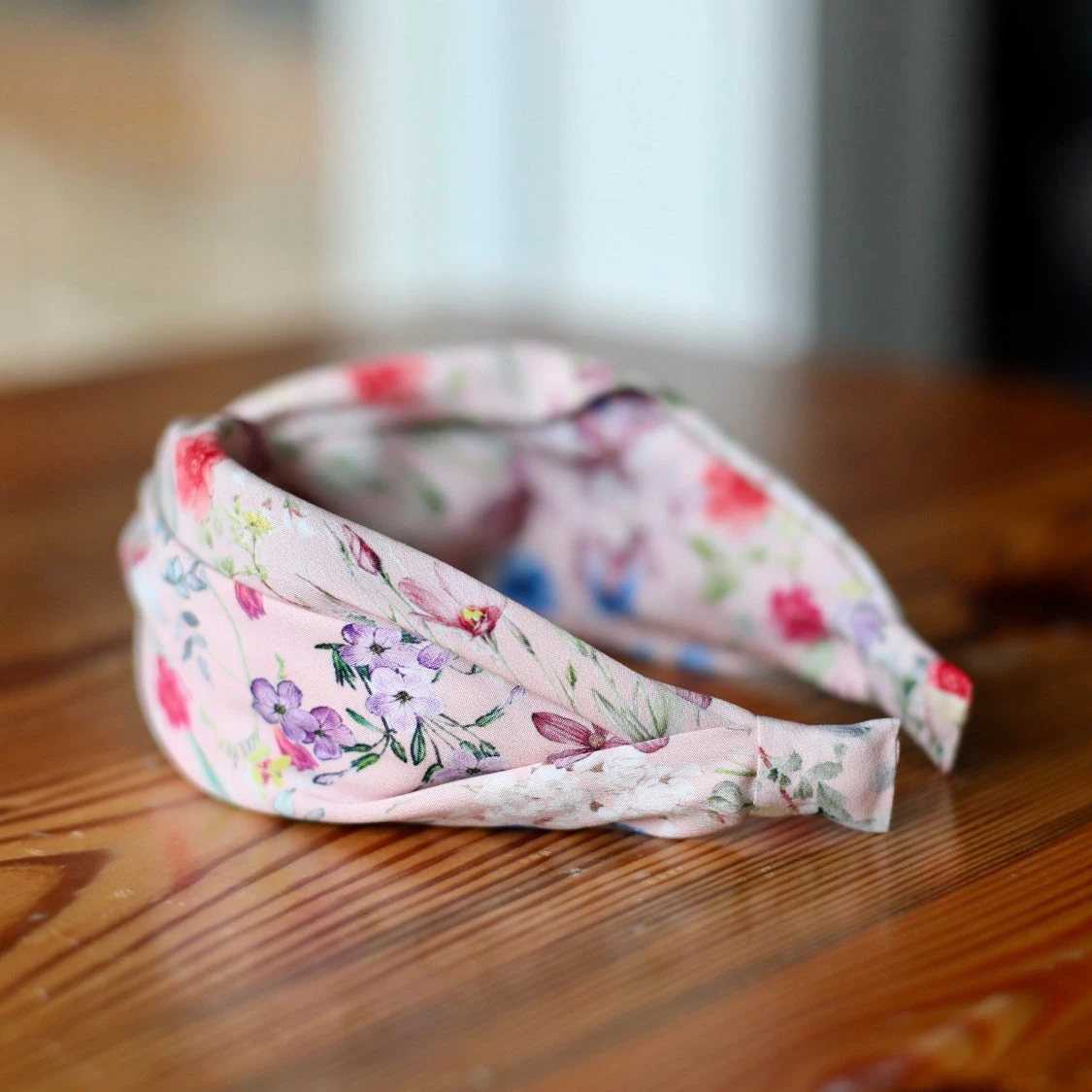 Lucy's Summer Floral Headband with Non-Slip Grip & Pinch-Free Design 9 Lucy's Summer Floral Headband with Non-Slip Grip & Pinch-Free Design - Image 7