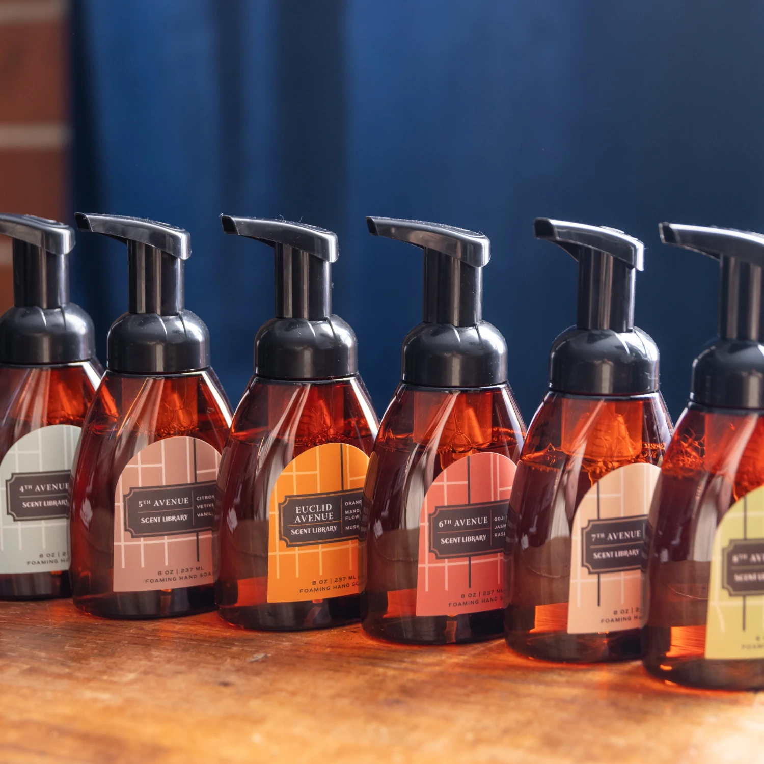 Thyme, Vanilla & Cedar Foaming Hand Soap - 4th Avenue Collection 4 Thyme, Vanilla & Cedar Foaming Hand Soap - 4th Avenue Collection - Image 2