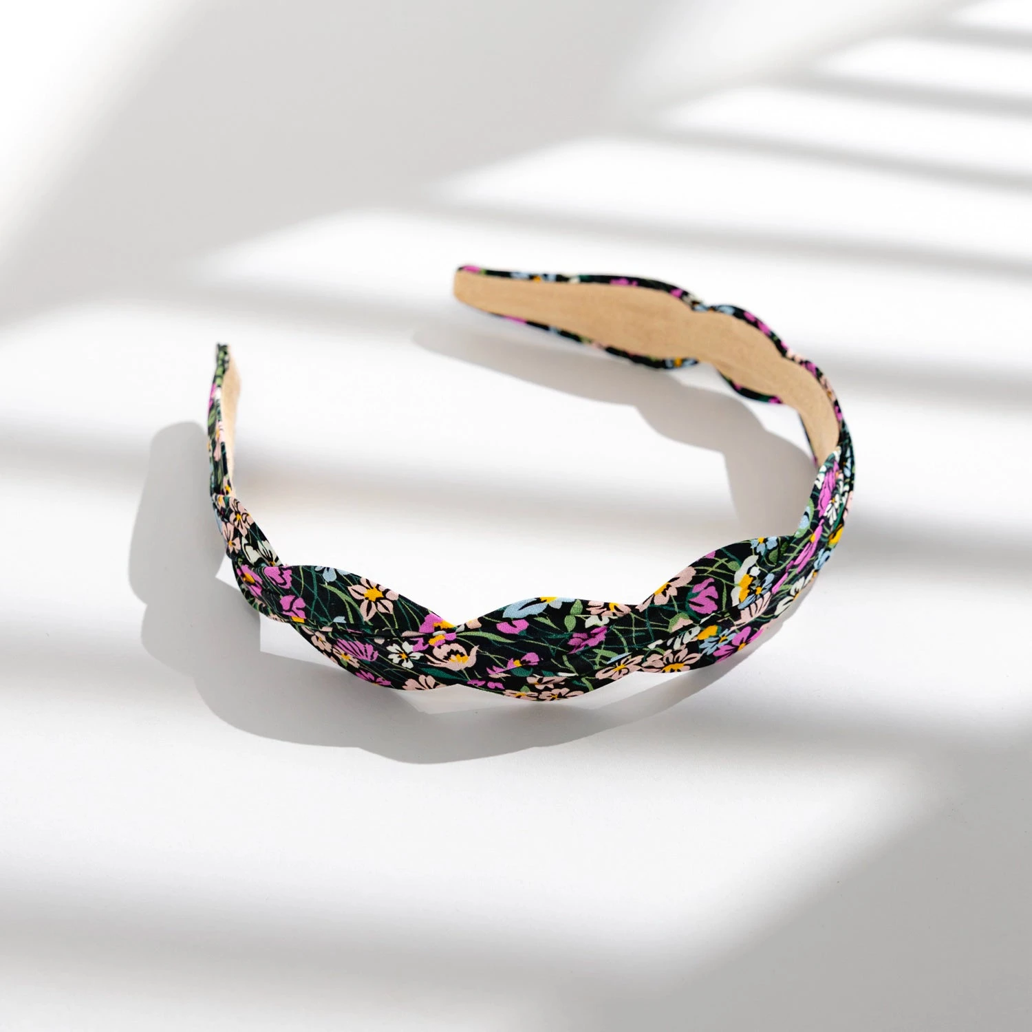 Ebonee's Meadow Floral Headband: Elegant Non-Slip Comfort 4 Ebonee's Meadow Floral Headband: Elegant Non-Slip Comfort - Image 2