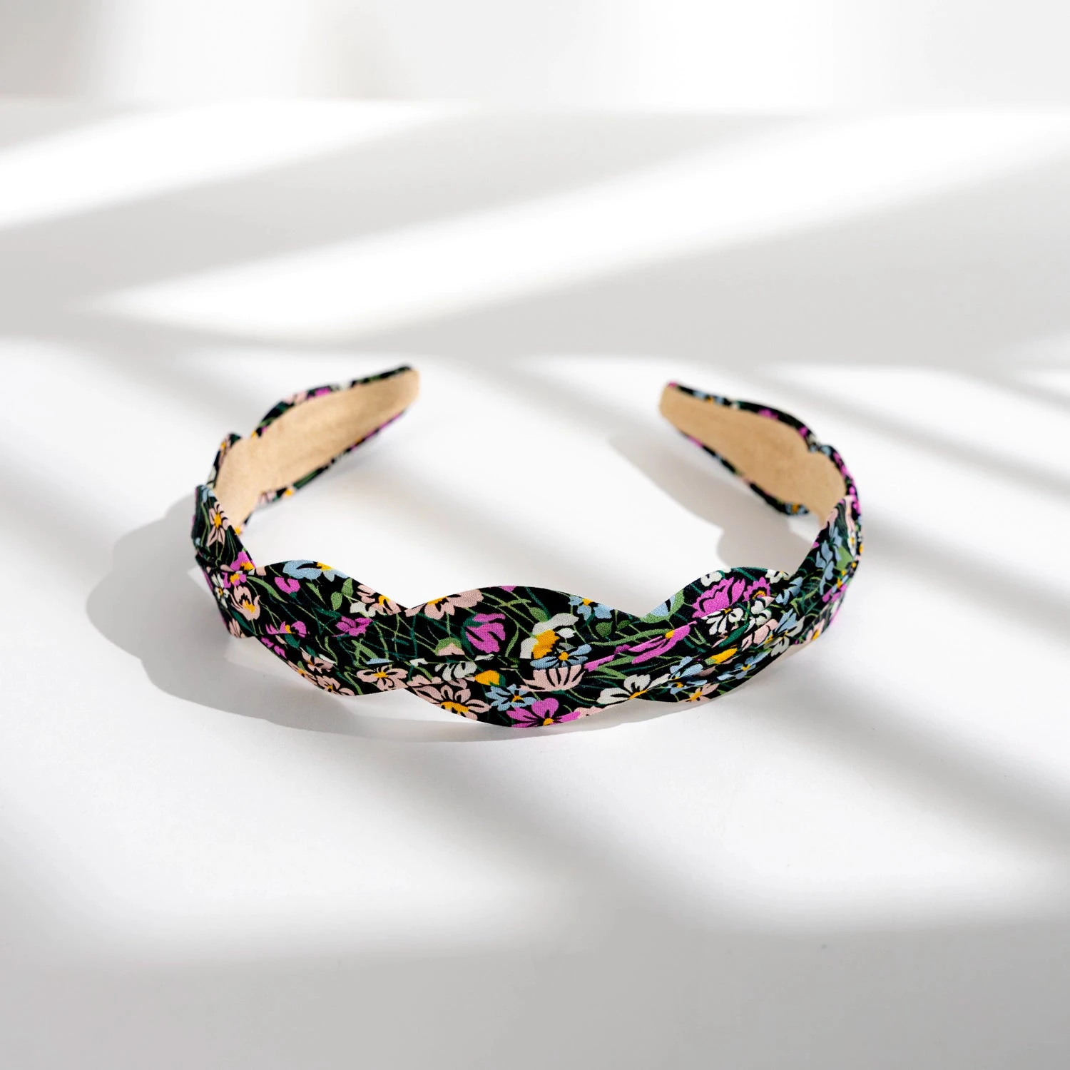 Ebonee's Meadow Floral Headband: Elegant Non-Slip Comfort 3 Ebonee's Meadow Floral Headband: Elegant Non-Slip Comfort
