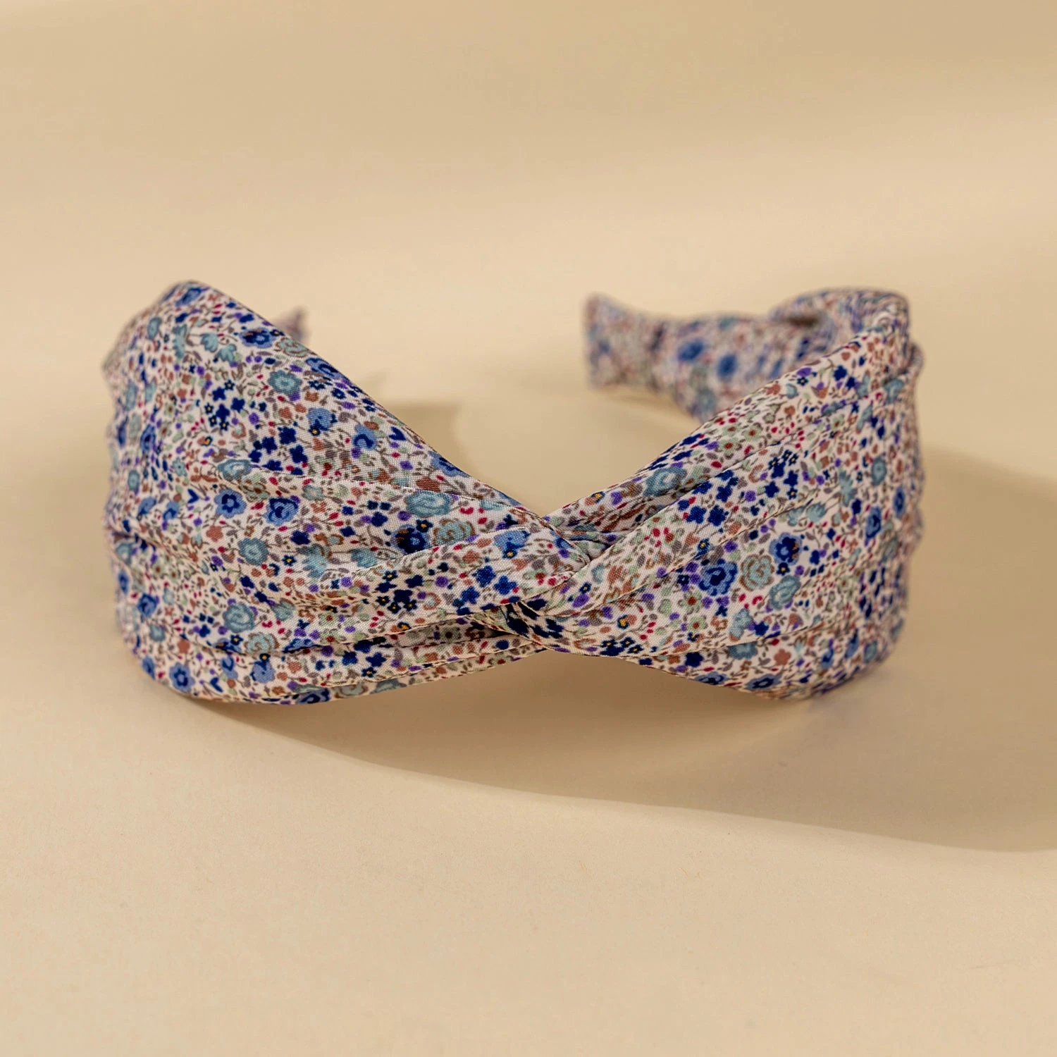 Lucy's Vintage Floral Headband: Elegant, Pinch-Free Hair Accessory 7 Lucy's Vintage Floral Headband: Elegant, Pinch-Free Hair Accessory - Image 5