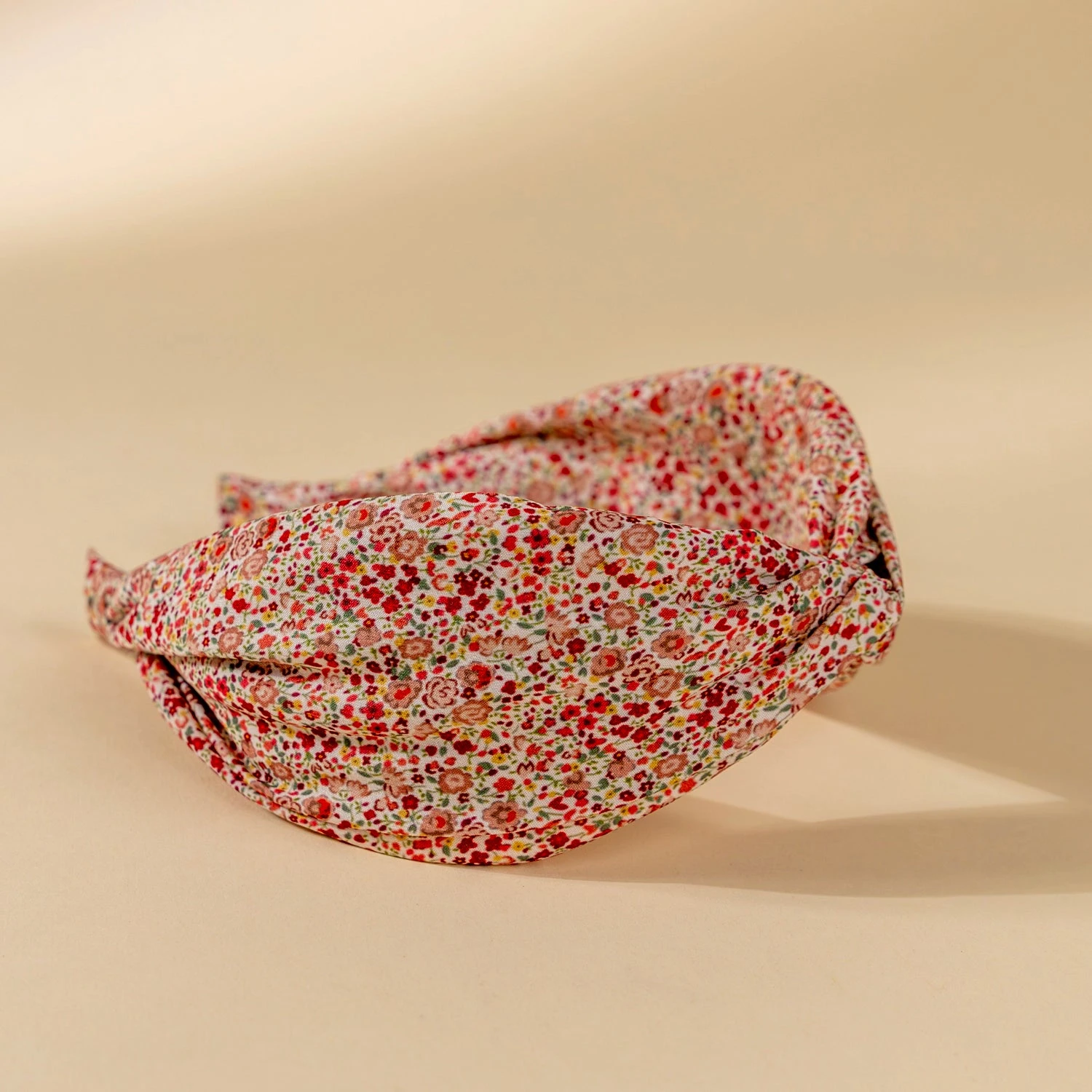 Lucy's Vintage Floral Headband: Elegant, Pinch-Free Hair Accessory 6 Lucy's Vintage Floral Headband: Elegant, Pinch-Free Hair Accessory - Image 4