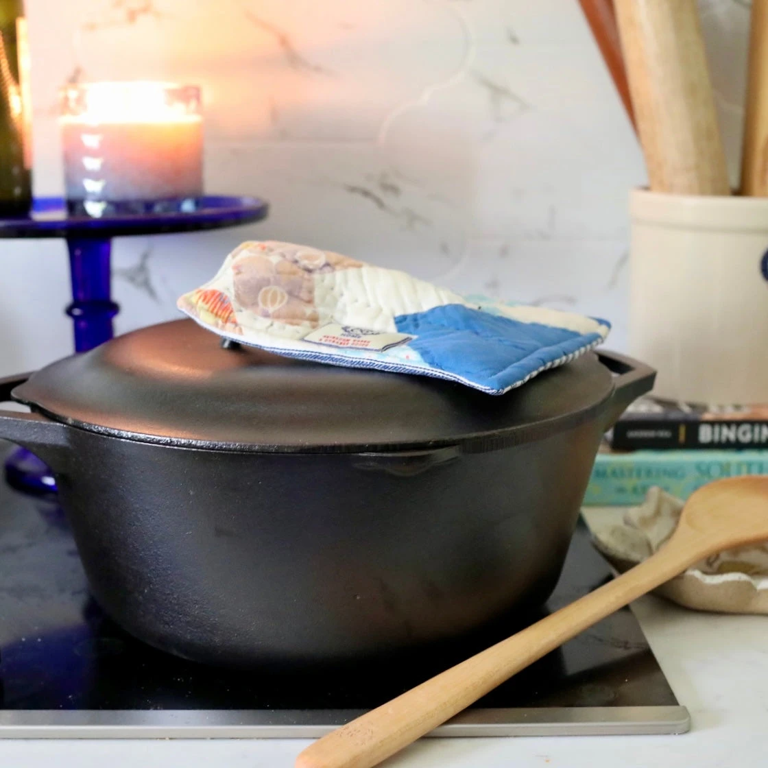 Lodge Cast Iron 7 Quart Dutch Oven 4 Lodge Cast Iron 7 Quart Dutch Oven - Image 2