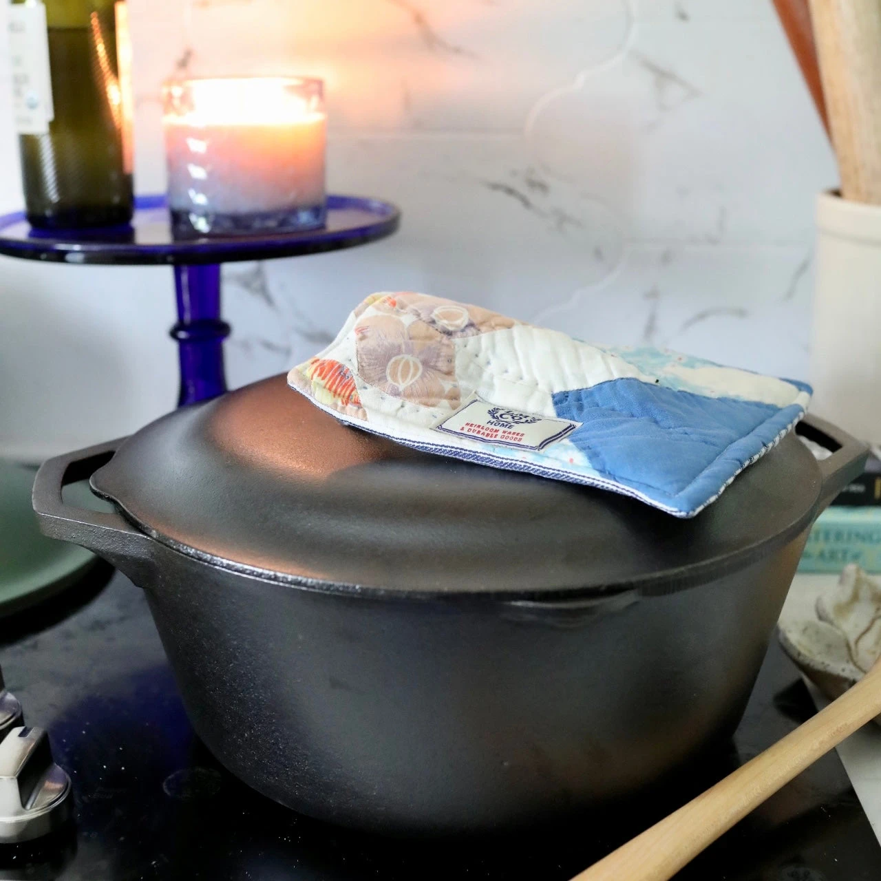 Lodge Cast Iron 7 Quart Dutch Oven 9 Lodge Cast Iron 7 Quart Dutch Oven - Image 7